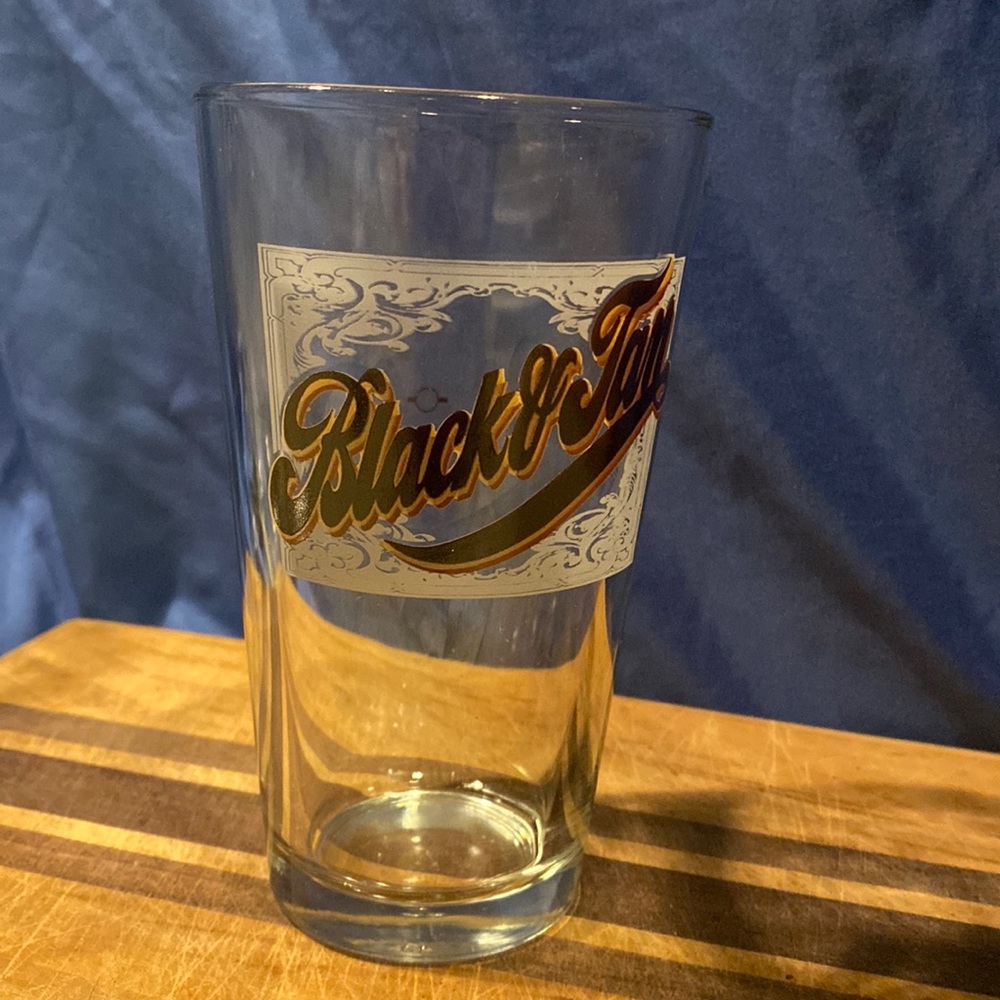 Vintage Black and Tan pint glass